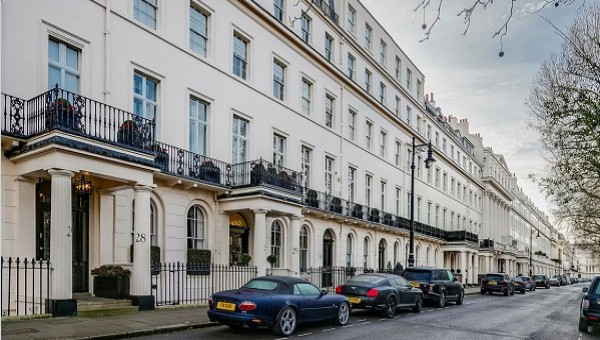 ব্রিটেনে বিশালবহুল বাড়ি