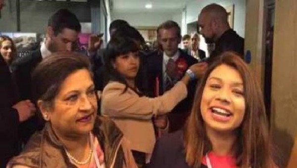 যুক্তরাজ্যের সাবেক সিটি মন্ত্রী ও লেবার এমপি টিউলিপ সিদ্দিক ও তার মা শেখ রেহানাও পেছনে তার বোন আজমেরি সিদ্দিক রুপন্তি