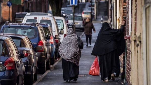 যুক্তরাজ্যে অতিদরিদ্রের বেশিরভাগই বাংলাদেশি ও পাকিস্তানি