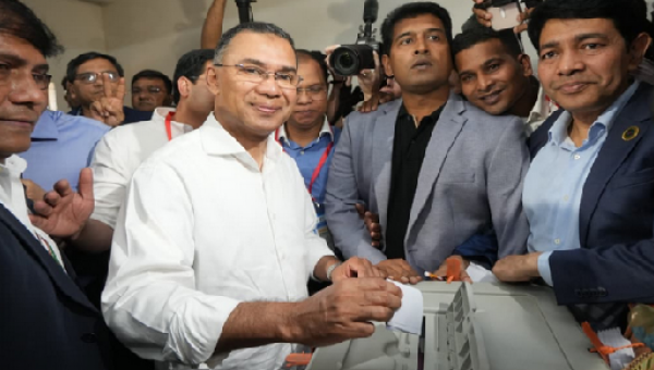 নিজের ভোট প্রয়োগ করছেন বিএনপি চেয়ারম্যান তারেক রহমান