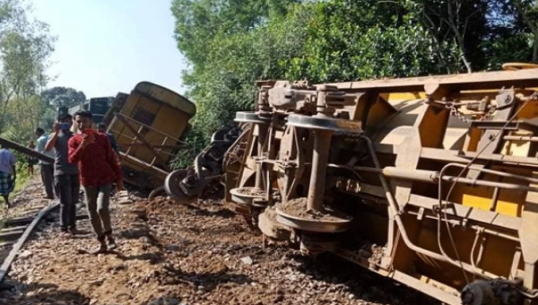 ট্রেন নীলসাগর এক্সপ্রেস লাইনচ্যুত 